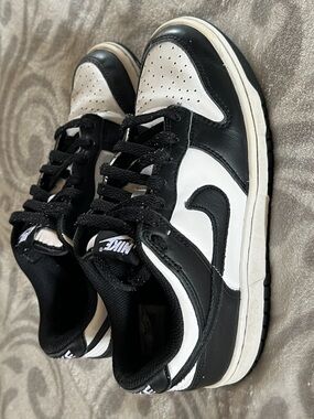Nike Dunk Low Retro White & Black “Panda” Sz: Women’s 7.5 / 6Y (Big Kids)